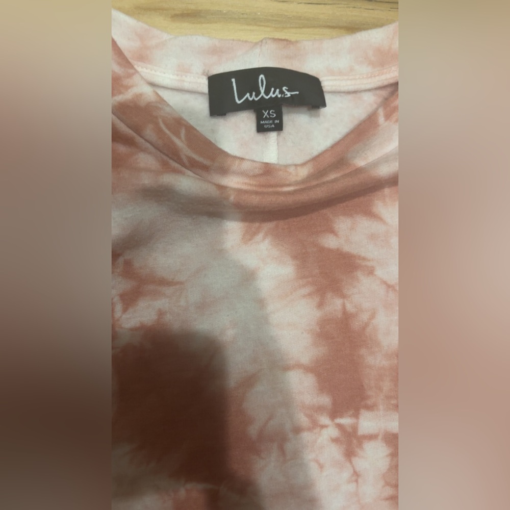 LULU’S CROPPED TIE DYE SWEATSHIRT - Picture 3 of 4